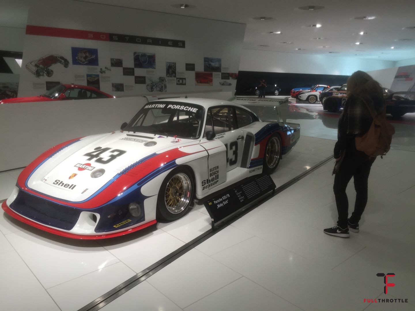 Muzeum Porsche wycieczka do Stuttgartu Full Throttle